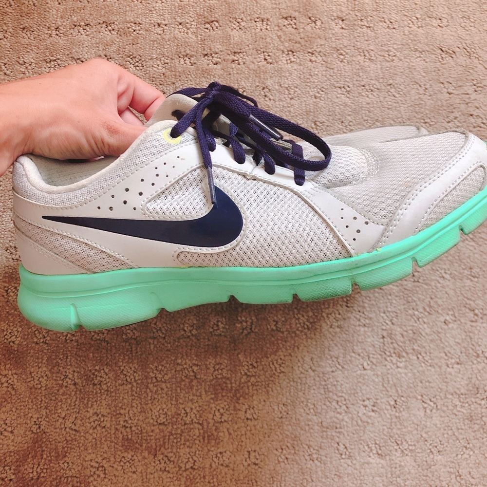 Nike women’s flex experience run 2